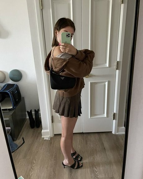 黒檀の熟女オンリーファンズ アダルト 写真