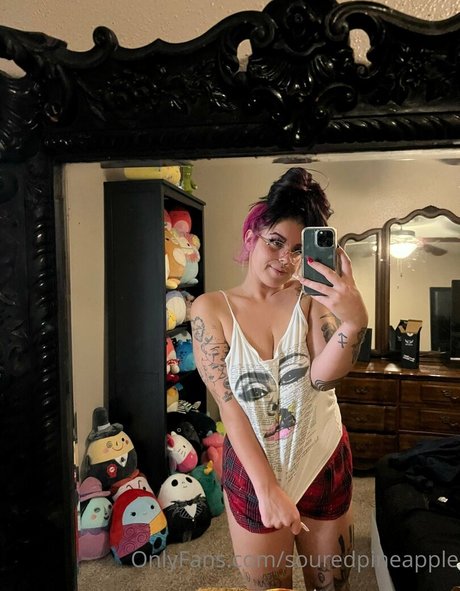 乳首 オンリーファンズ ポルノ 画像