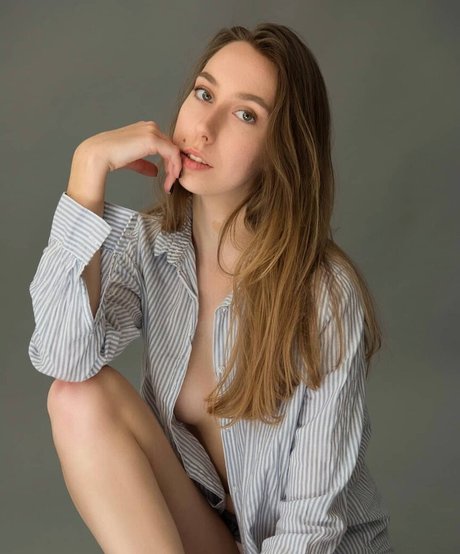 Ella Kosov 独占モデル 画像