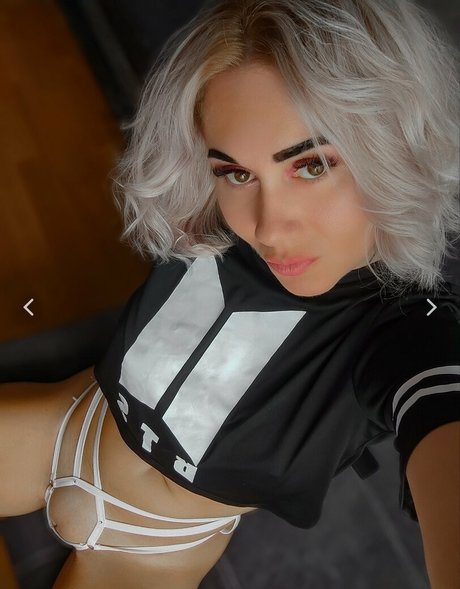 黒髪の熟女オンリーファンズ セクシーヌード 画像