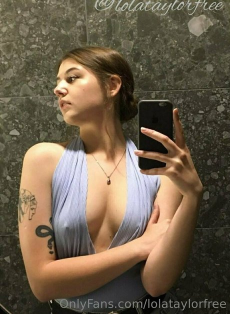 裸の女の子オンリーファンズ トップ ギャラリー