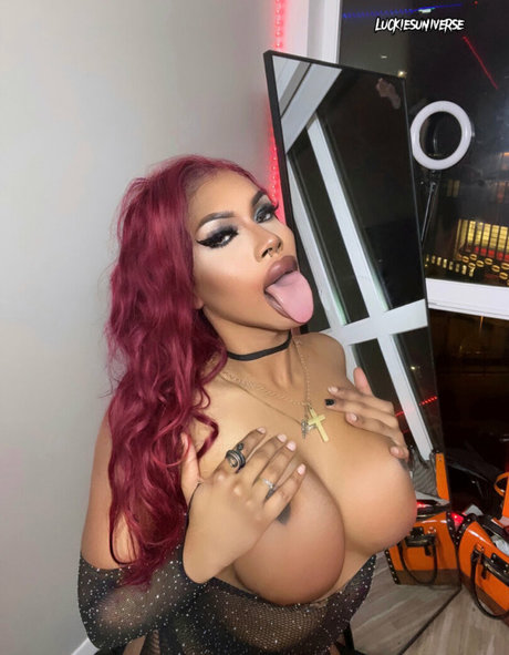 luckiesuniverse セックスモデル 画像