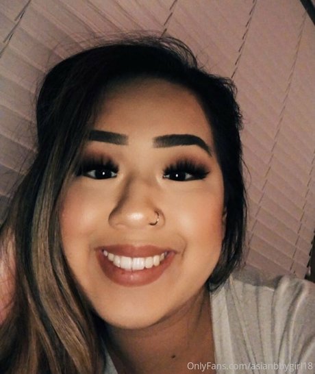 asianbbygirl18 xxxスター 写真