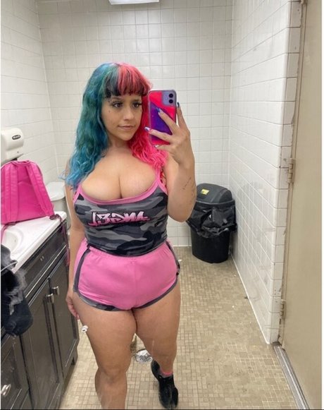 Harlee Queeni セックスモデル ギャラリー