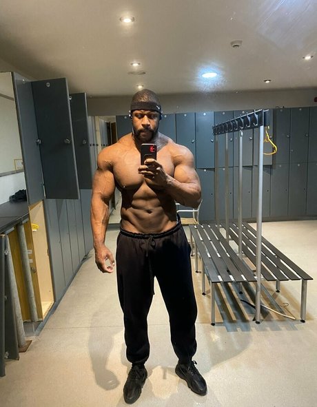 pleasure12368 ポルノモデル 写真