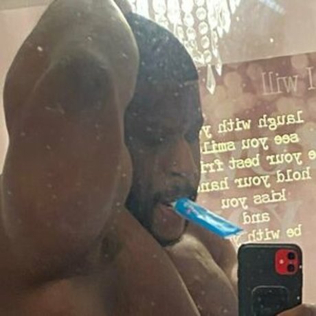 タトゥーオンリーファン アートポルノ 写真