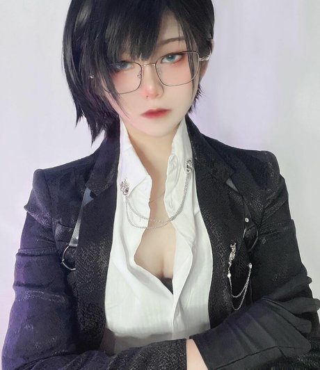 Aveline Tetsuya セクシーモデル 写真