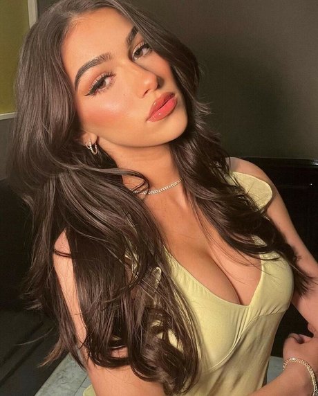 ボディビルダーヌードオンリーファンズ ポルノグラフィック アーカイブ