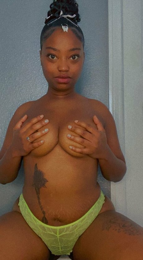 アラブの女の子オンリーファンズ セクシーヌード ギャラリー