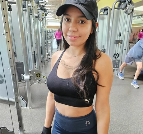 Isabella Lopez モデル 写真