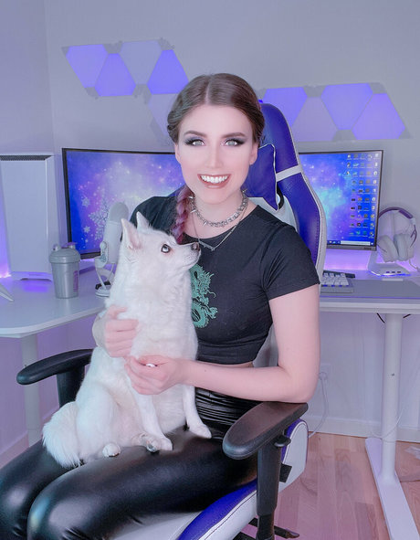 freefrost 女優 画像