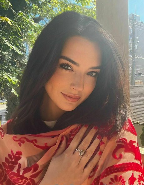 lyricsbylyla エロティック女優 写真