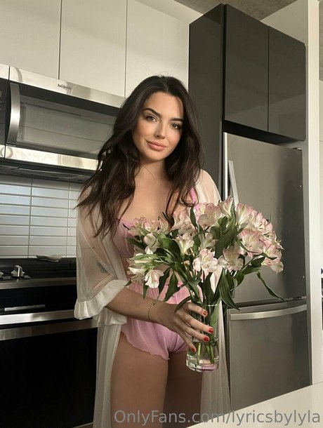 lyricsbylyla トップモデル ギャラリー