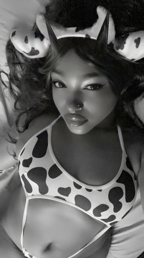 フィットネス 裸 オンリーファンズ アートヌード 画像