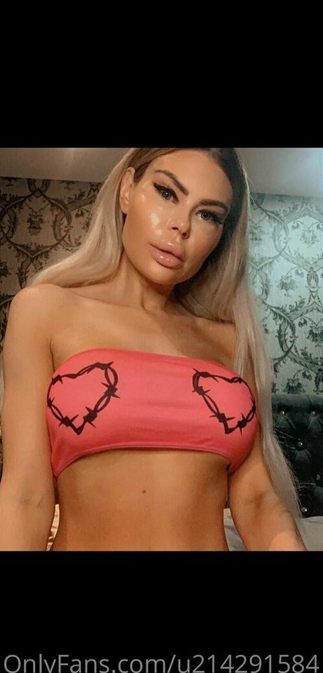 lillylaneofficial 裸のスター 写真