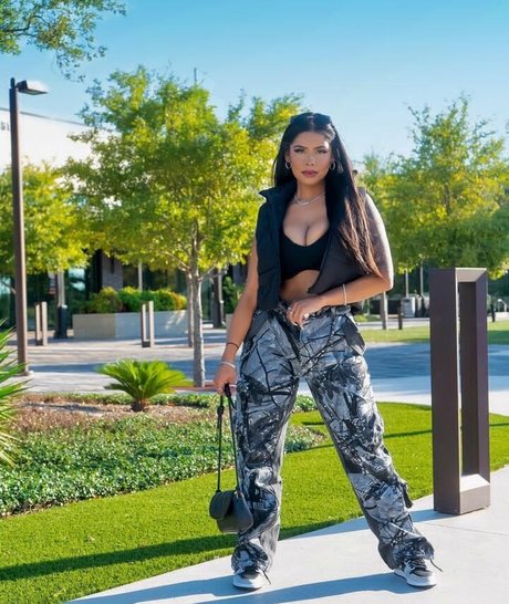 曲線美の女の子オンリーファンズ 無料ポルノ 画像