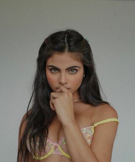 Sara Orrego 完璧なスター 写真