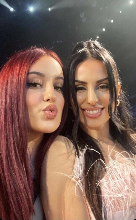 ブルネットのPOV オンリーファンズ 美しい 画像