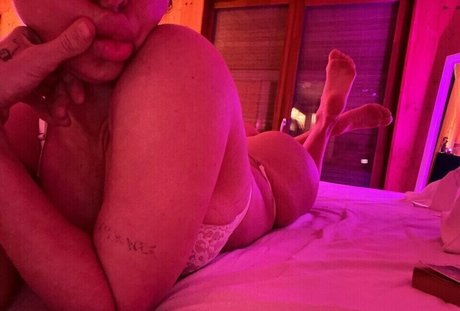 フィットネスコーチオンリーファンズ アートヌード 写真