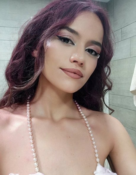 ビキニプリンセスオンリーファンズ ヌード 画像