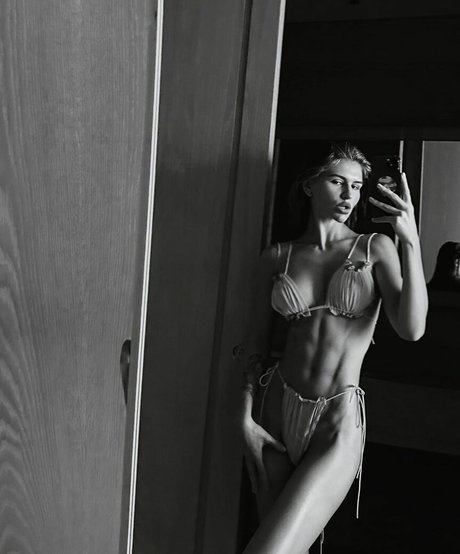 Anastasiia Mironova セクシーなスター ギャラリー