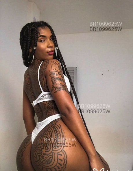 熟女の足オンリーファンズ 無料ヌード 画像