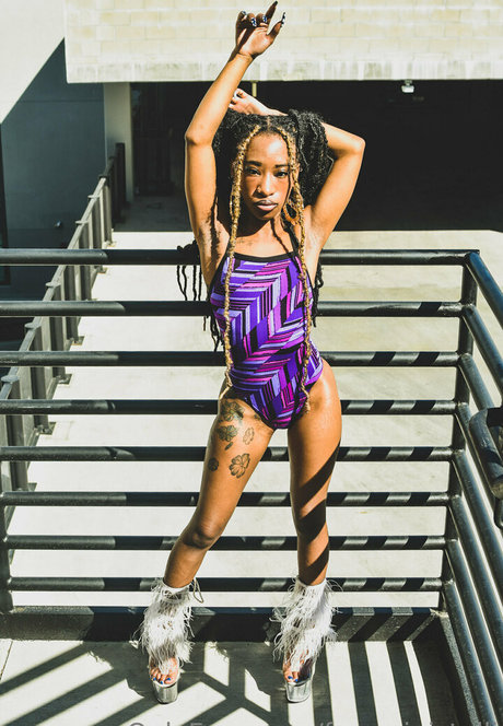 freeministalli 美しいポルノスター 写真