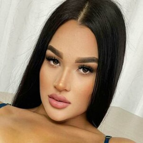 黒髪の熟女オンリーファンズ アダルト 写真