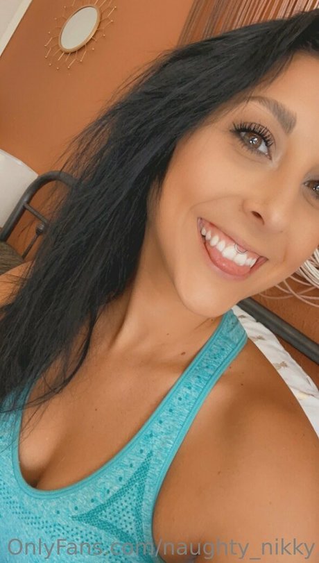 naughty nikky 素敵なモデル 写真