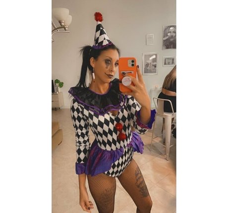 naughty nikky ホットなモデル 写真