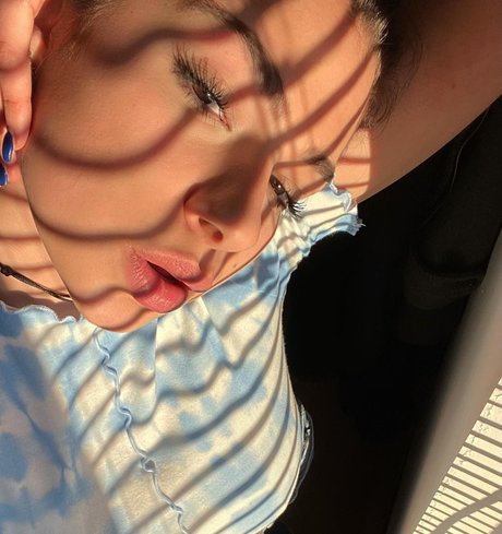 Emmy Tifrit 写真集