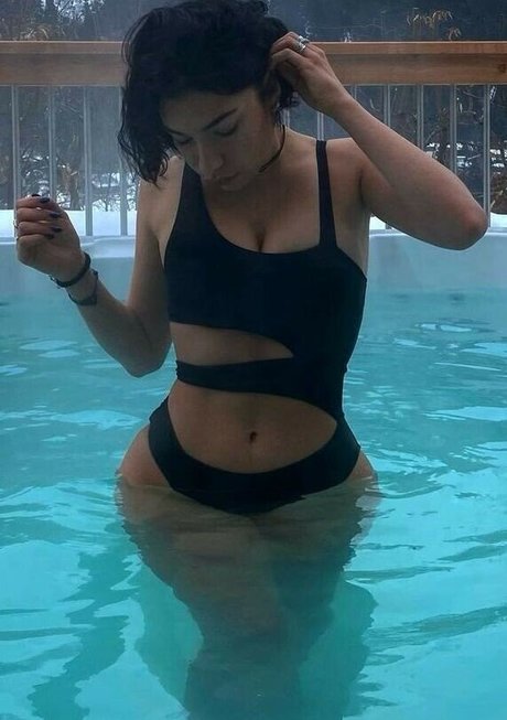 レズビアンマッサージオンリーファンズ エロチック 画像