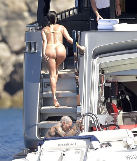 パイズリ オンリーファンズ 無料 写真