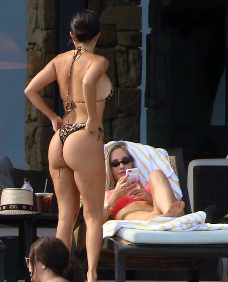 Kourtney Kardashian ヌードのポルノスター 写真