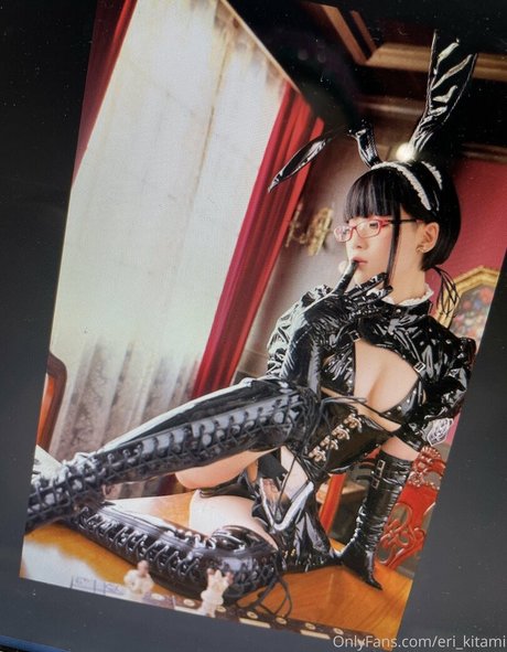 パイズリ オンリーファンズ エロチック 写真