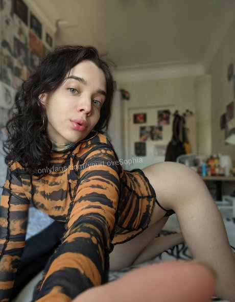 曲線美のブロンドオンリーファンズ ポルノ 画像