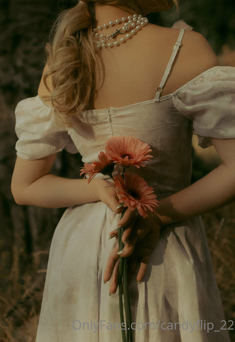 曲線美の女の子オンリーファンズ セクシー裸 写真