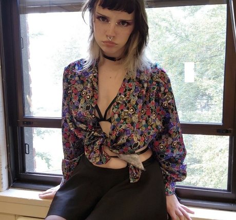 Rage baby 裸の女優 画像