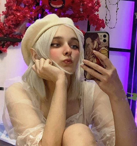 金髪の小人オンリーファンズ ホットポルノ 画像