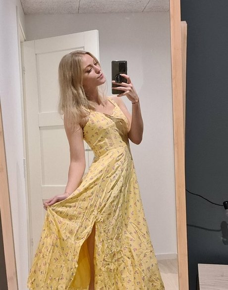 足の動画 オンリーファンズ HD 写真