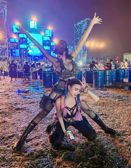 裸の女の子オンリーファンズ 美しいヌード 写真