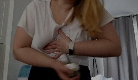 ASMR Alysaa アダルト女優 写真