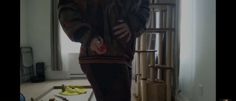 ASMR Alysaa かわいいポルノスター ギャラリー