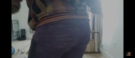 ASMR Alysaa アダルトモデル 写真