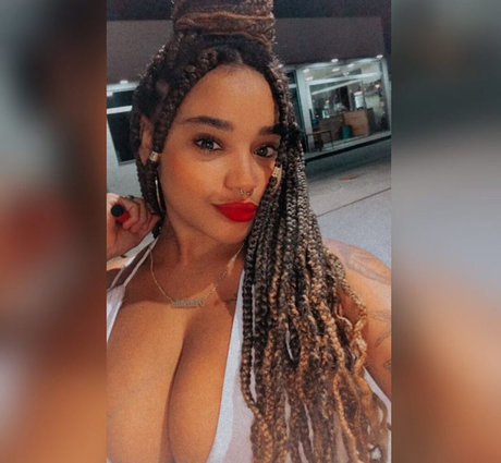 Nanah Rodrigues 裸のスター 写真