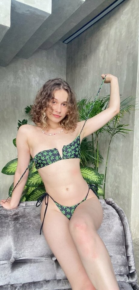 naaami 美しい女優 画像