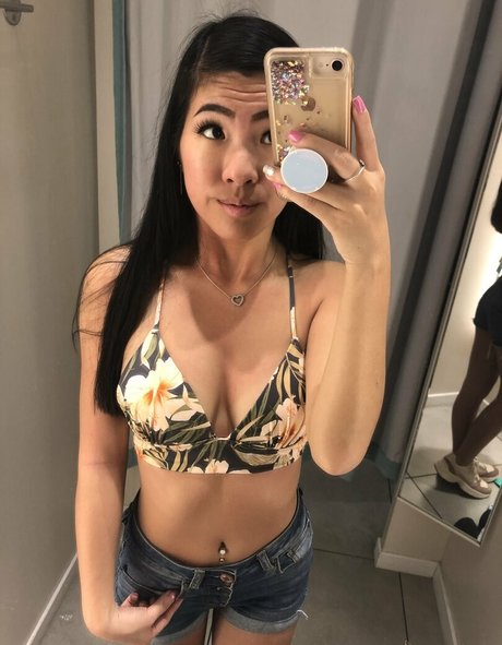 大学のアジア人オンリーファンズ セクシーxxx 写真