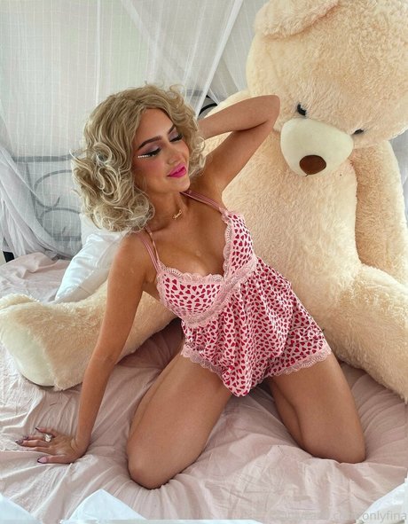 onlyfina ヌード女優 写真