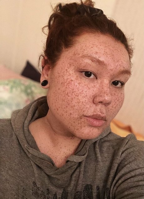 エモな痴女オンリーファンズ 美しいヌード 写真