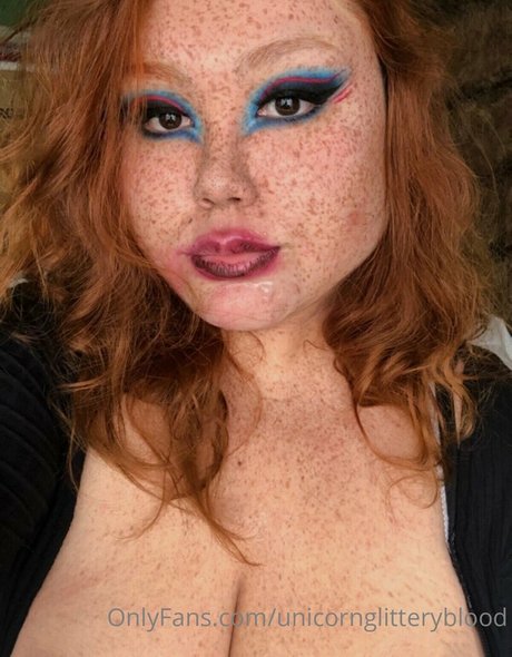 ニューハーフの乗馬オンリーファンズ セクシーヌード 画像